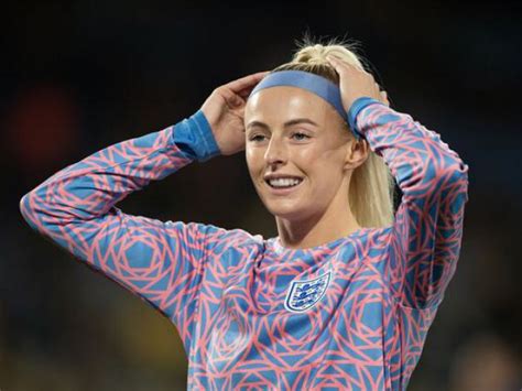 England Womens World Cup star celebrated topless and bagged。